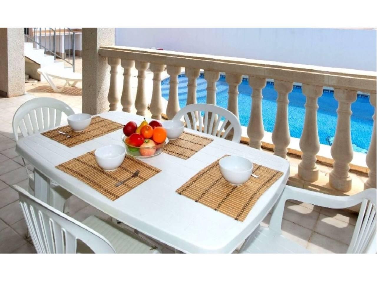 4 спални, 2 бани - Редова къща за продажба в Mont-Roig del Camp