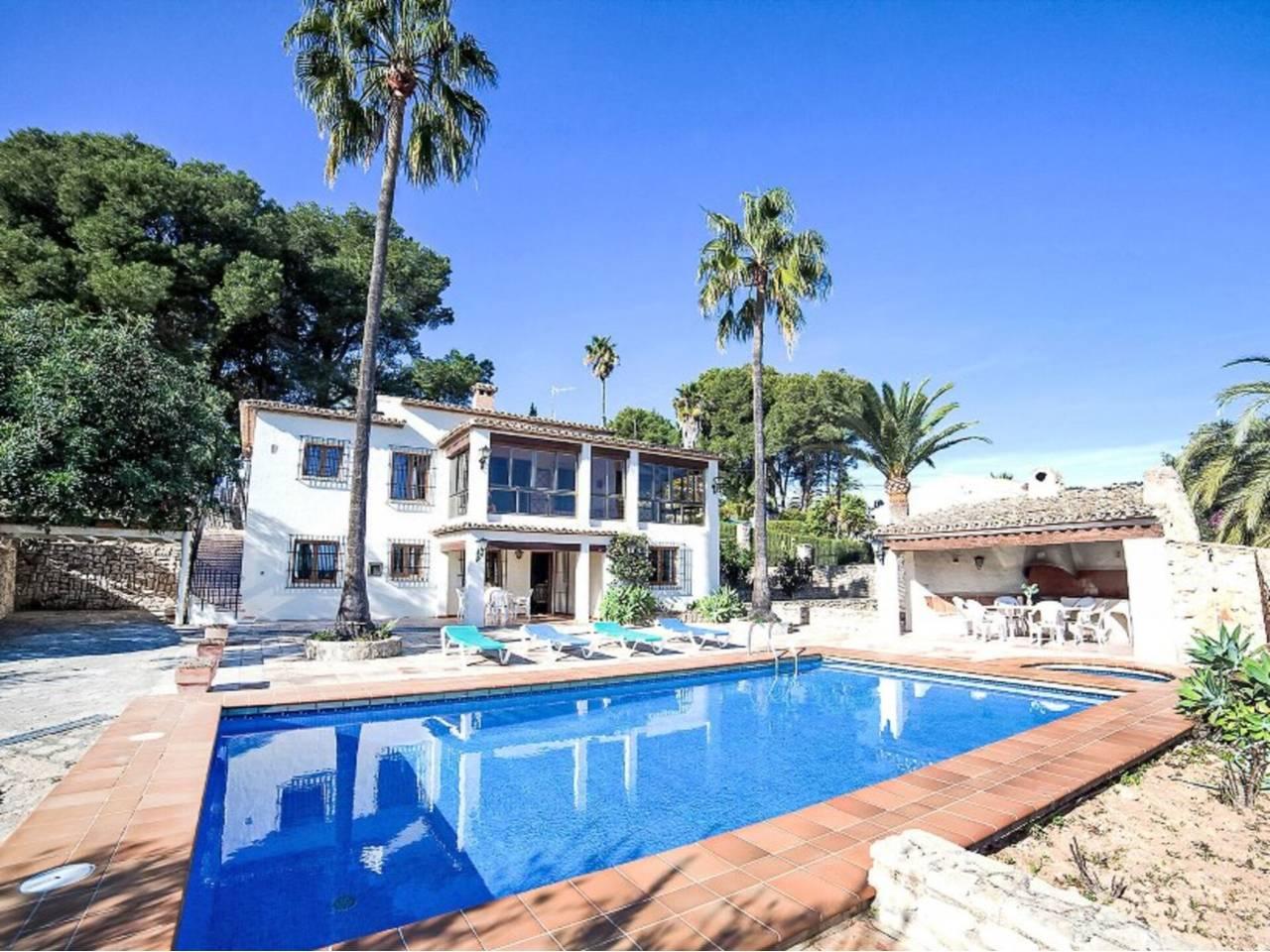 Casa Adosada de 5 Dormitorios y 3 Baños en venta en Calp