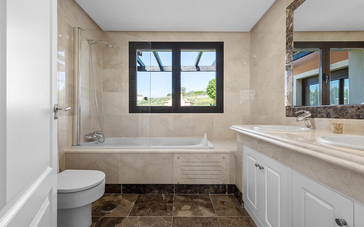 Casa de 3 Dormitorios y 2 Baños en venta en Estepona
