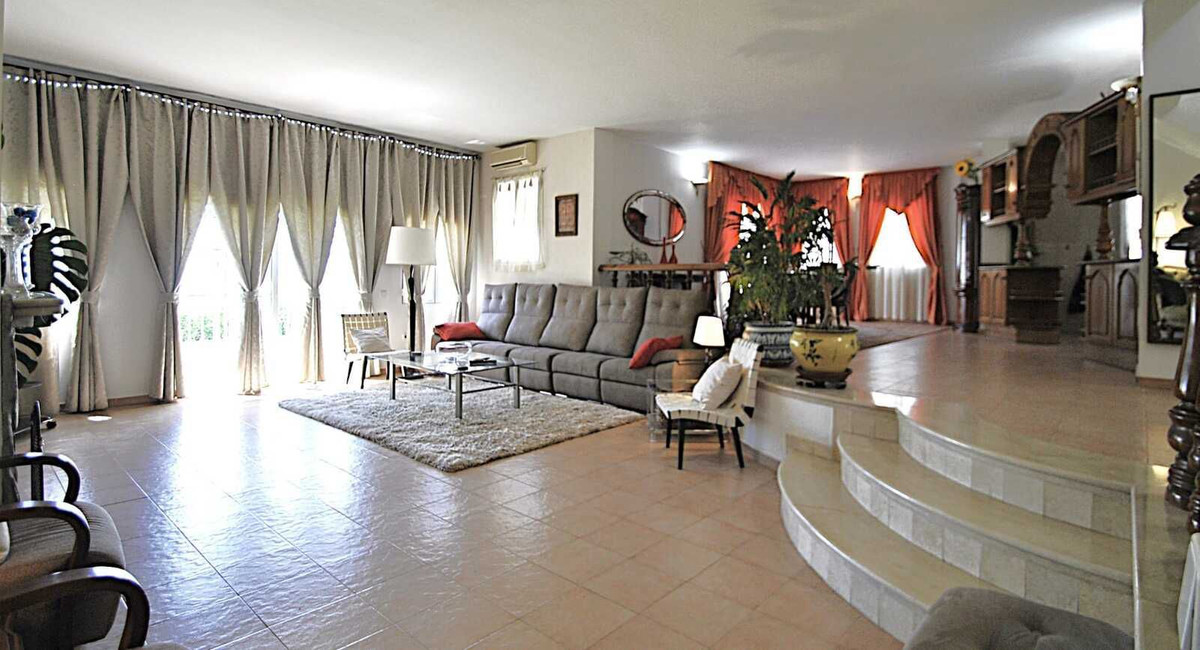 Casa de 4 Dormitorios en venta en Mijas