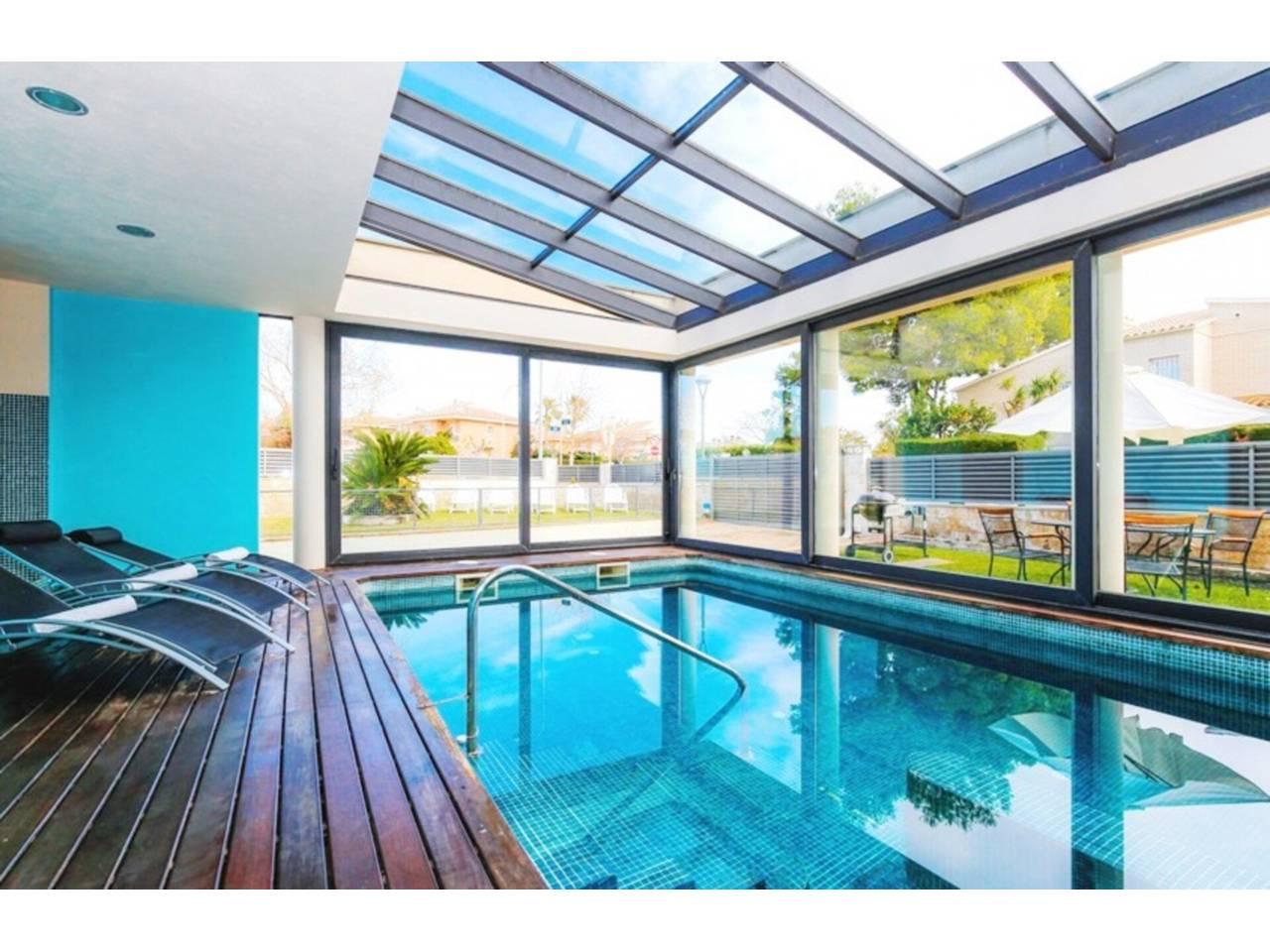 Casa Adosada de 5 Dormitorios y 4 Baños en venta en Cambrils