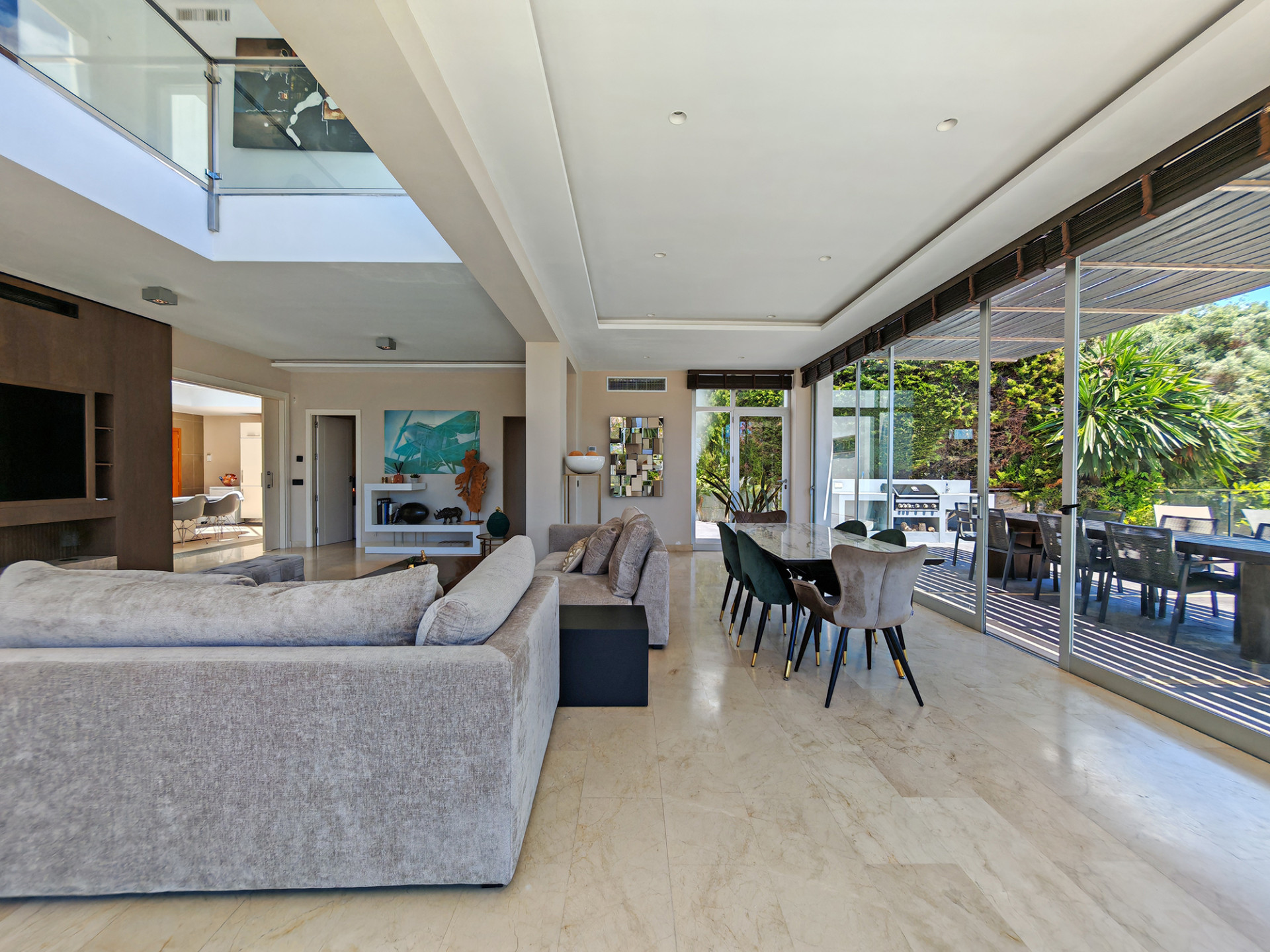Casa de 3 Dormitorios y 4 Baños en venta en El Rosario, Marbella
