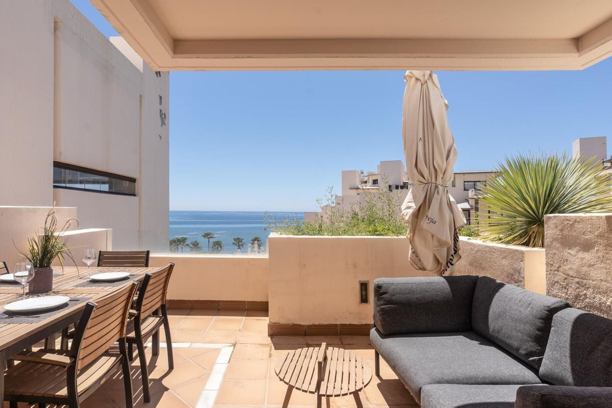 Ático de 2 Dormitorios y 2 Baños en venta en Estepona