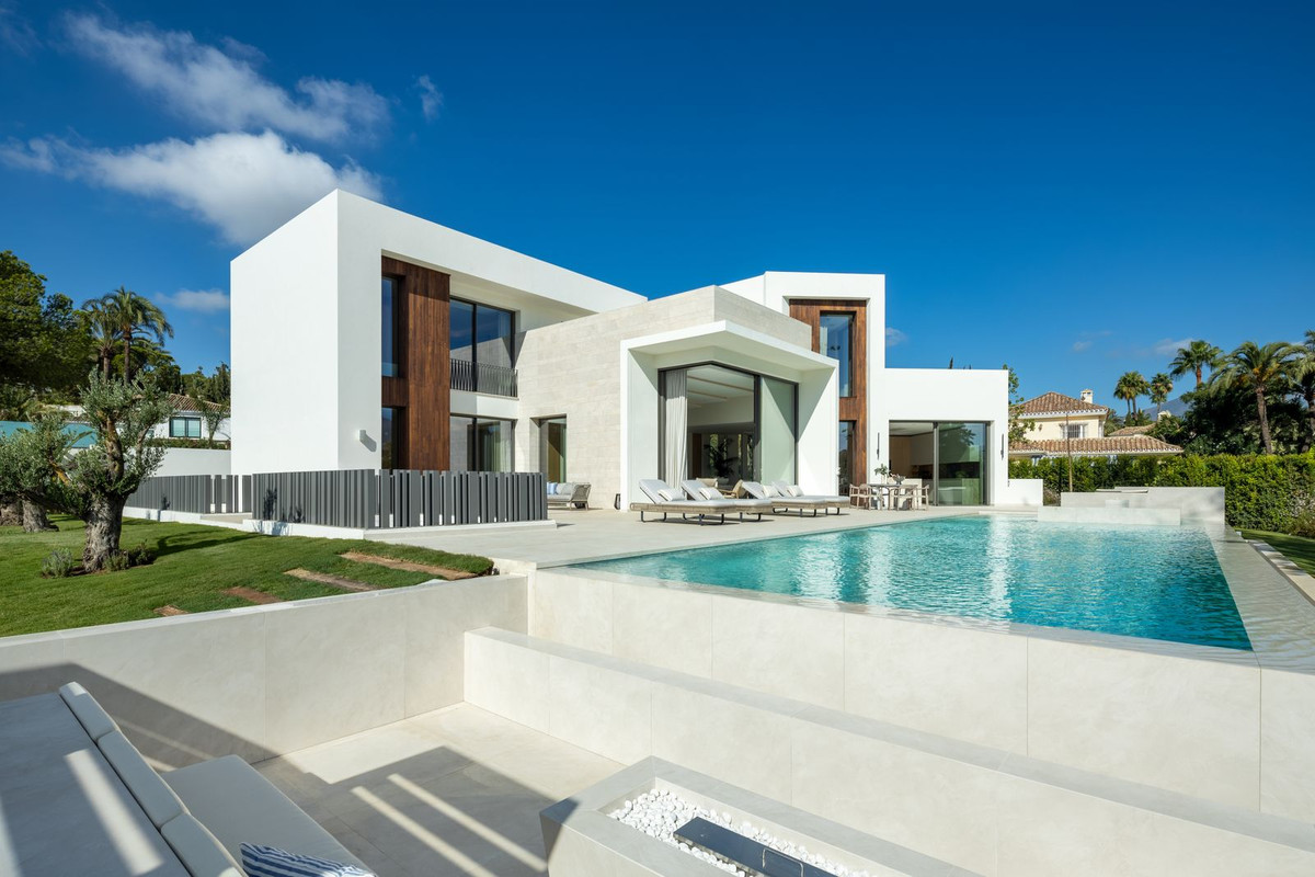 Casa de 5 Dormitorios en venta en Nueva Andalucía, Marbella