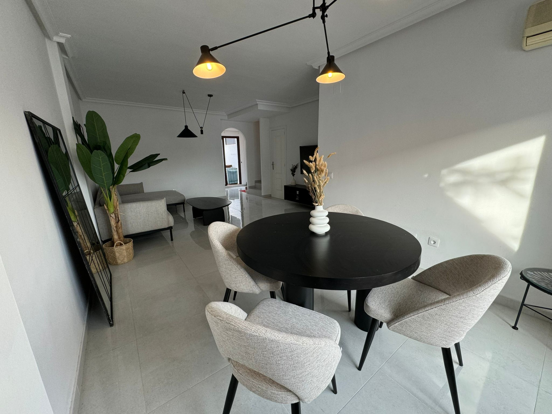 Ático de 2 Dormitorios y 2 Baños en venta en Nueva Andalucía, Marbella