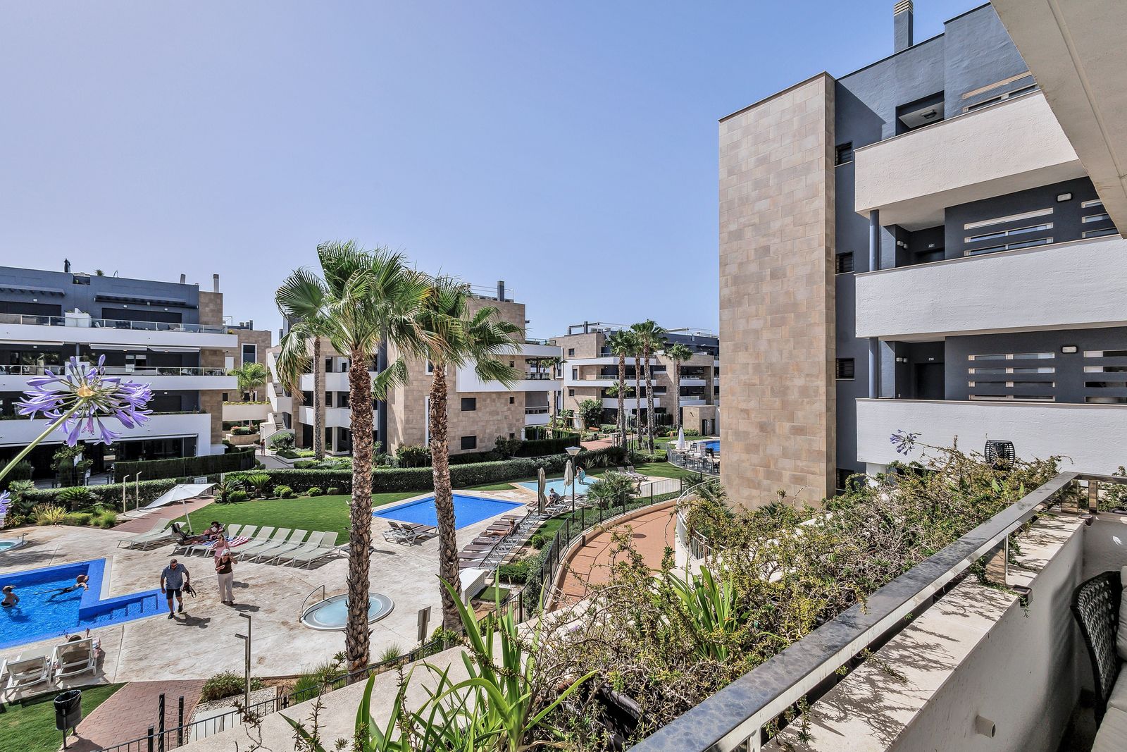 Piso de 3 Dormitorios y 2 Baños en venta en Orihuela Costa