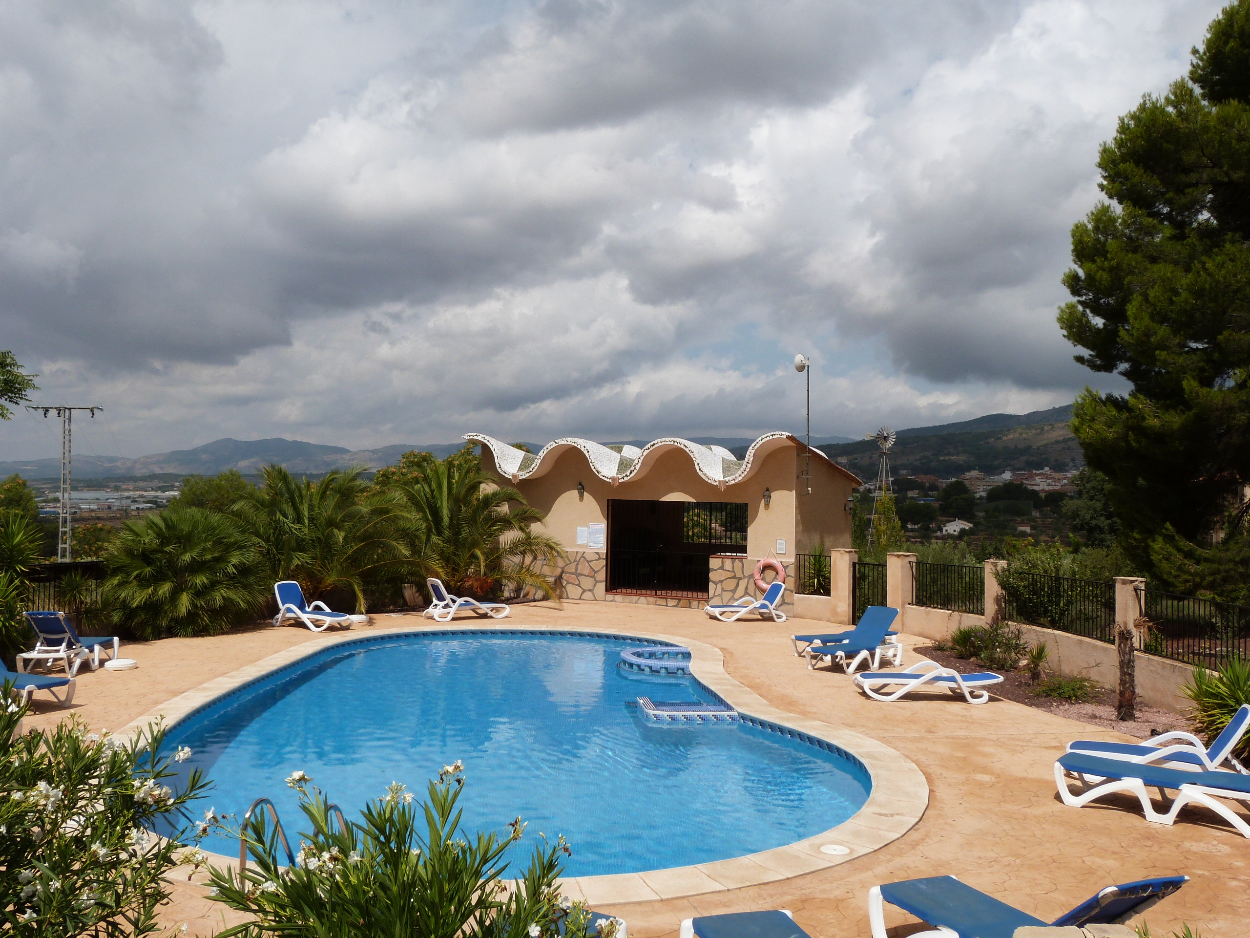 Finca de 15 Dormitorios y 11 Baños en venta en Ibi