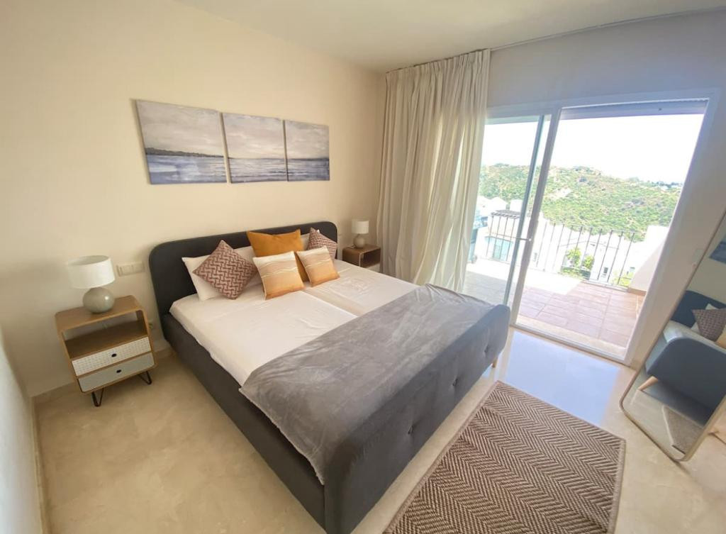 Piso de 3 Dormitorios y 2 Baños en venta en Benahavís