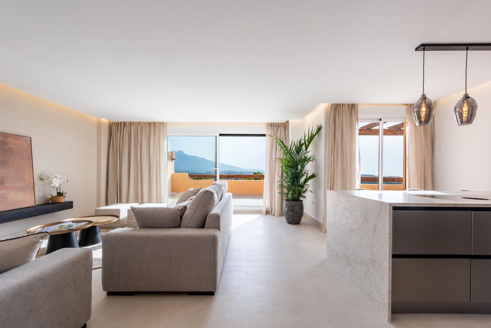 Ático de 2 Dormitorios y 2 Baños en venta en Benahavís Pueblo