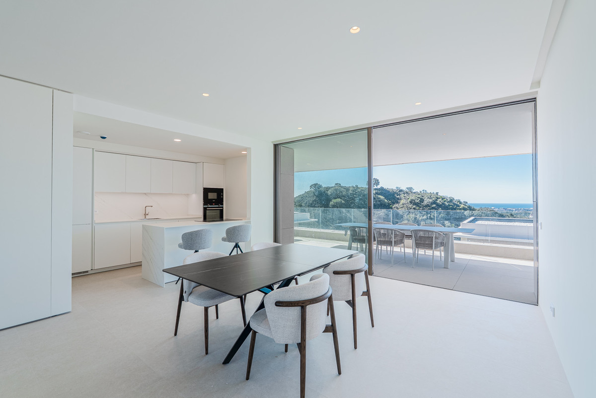 Piso de 4 Dormitorios y 2 Baños en venta en Benahavís