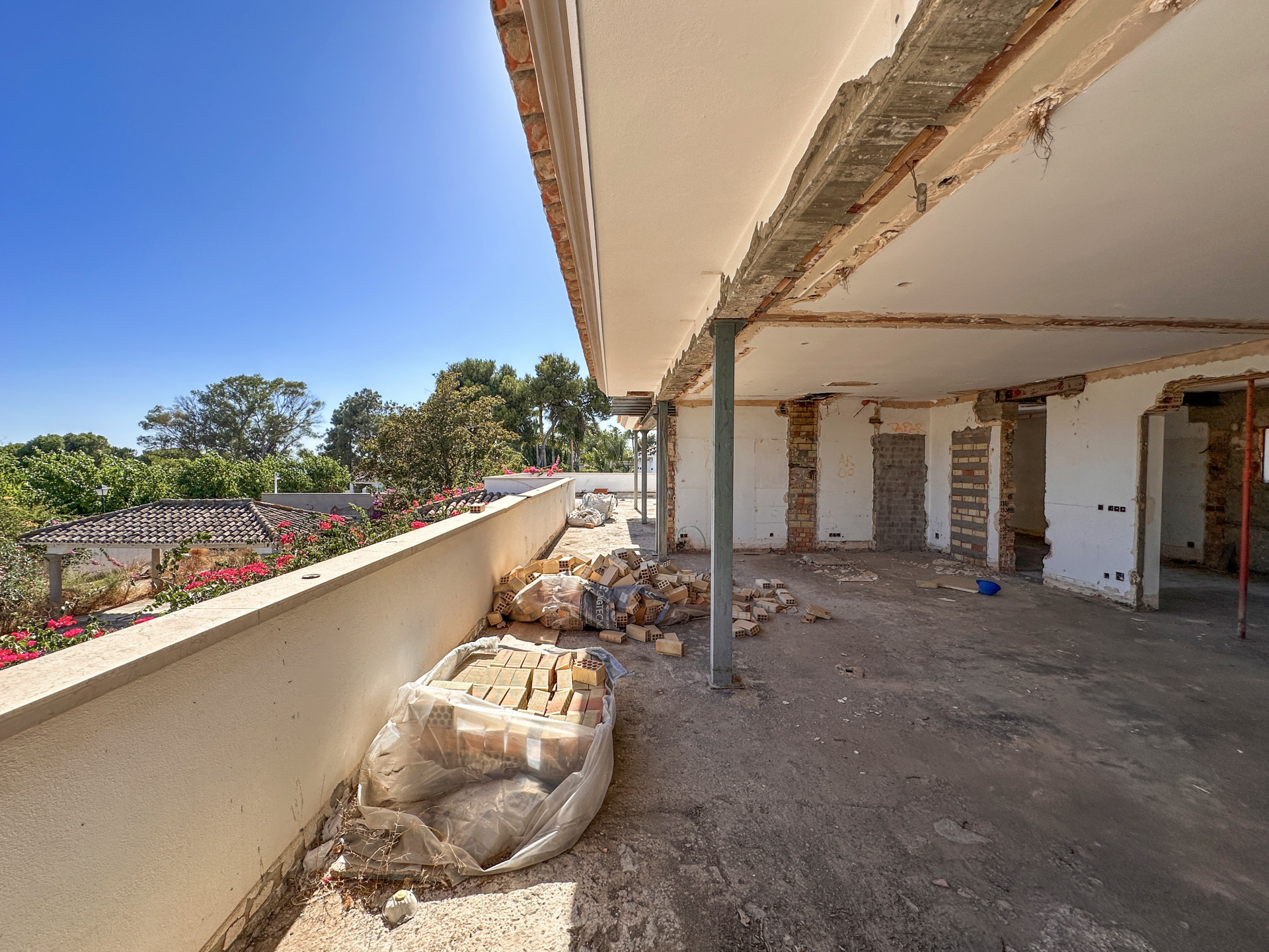 Casa de 5 Dormitorios en venta en El Paraíso, Estepona