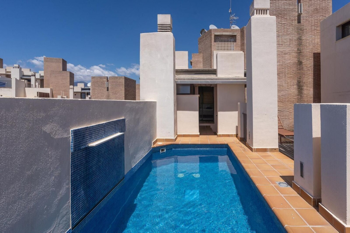 Ático de 2 Dormitorios y 2 Baños en venta en Estepona