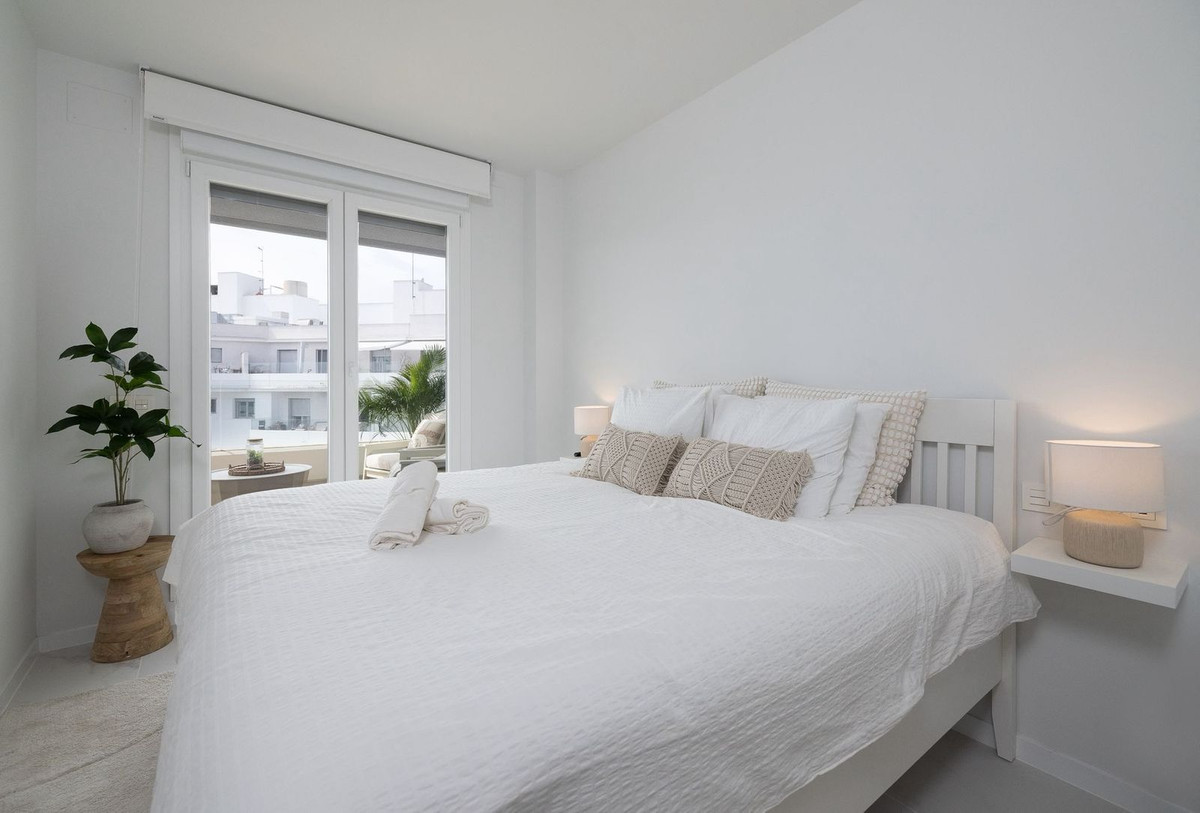 Piso de 3 Dormitorios en alquiler en Nueva Andalucía, Marbella