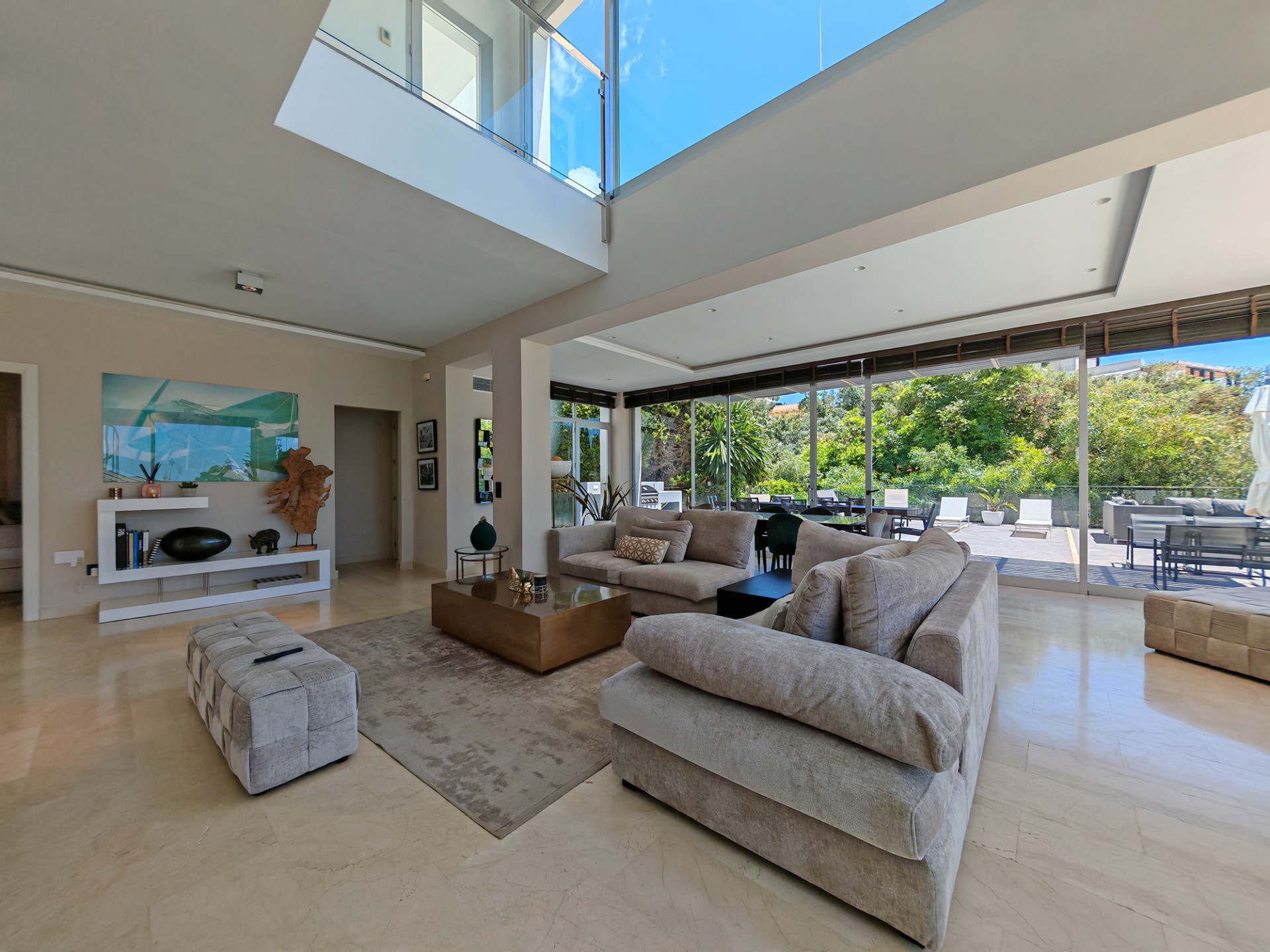 Casa de 3 Dormitorios y 4 Baños en venta en El Rosario, Marbella