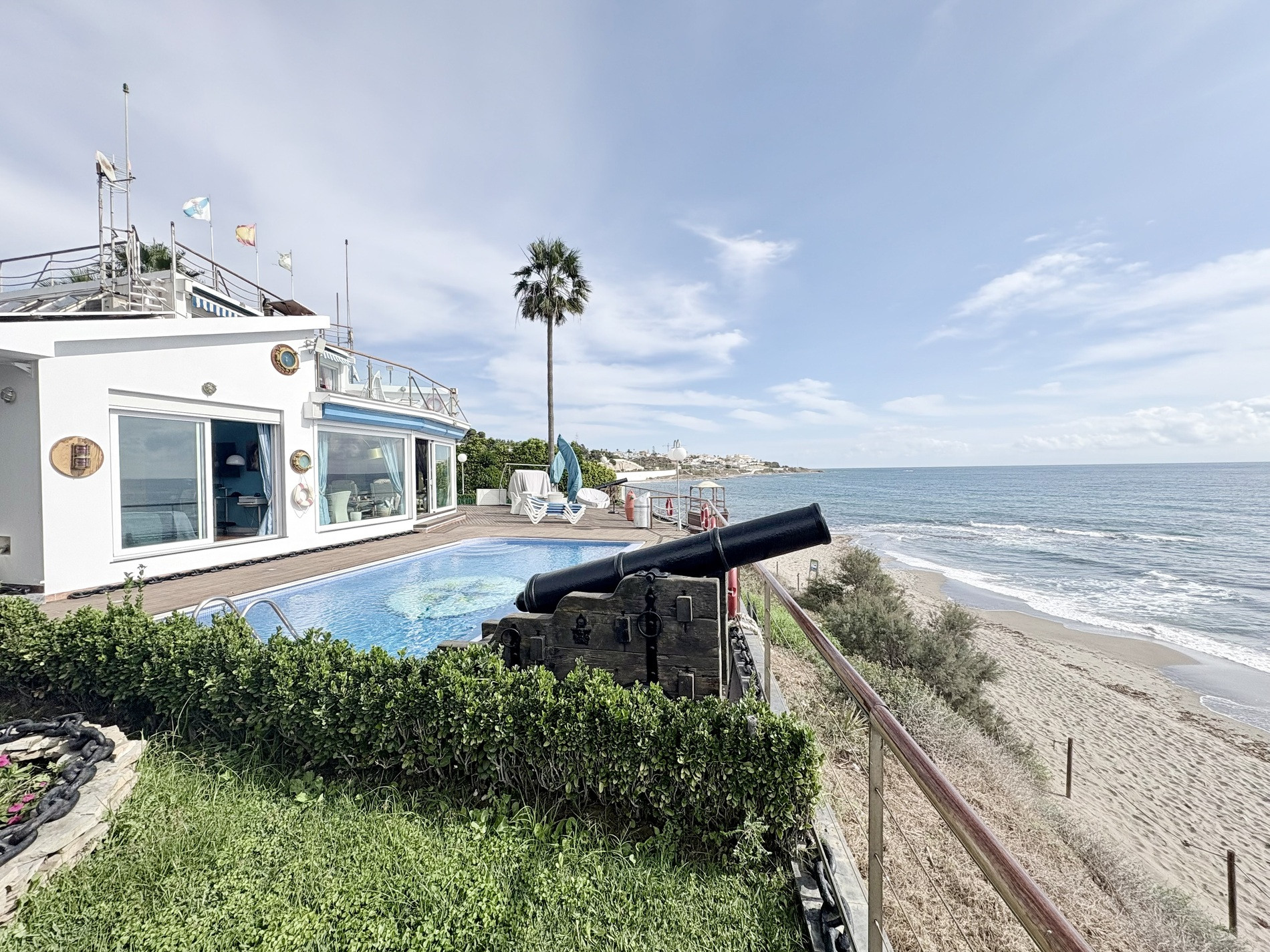 Casa de 6 Dormitorios en venta en La Cala de Mijas