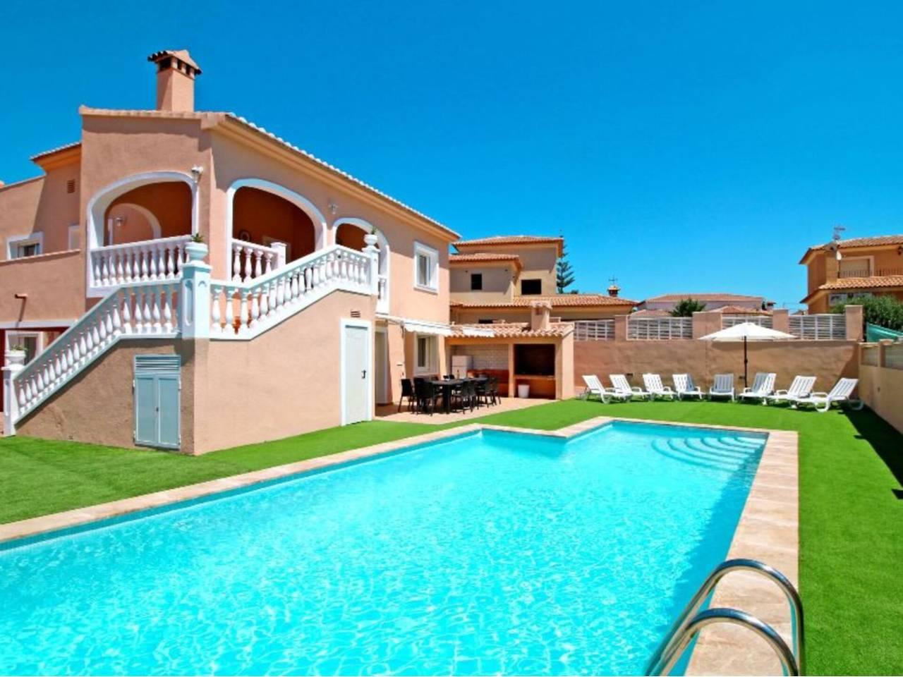 Casa Adosada de 8 Dormitorios en venta en Calp