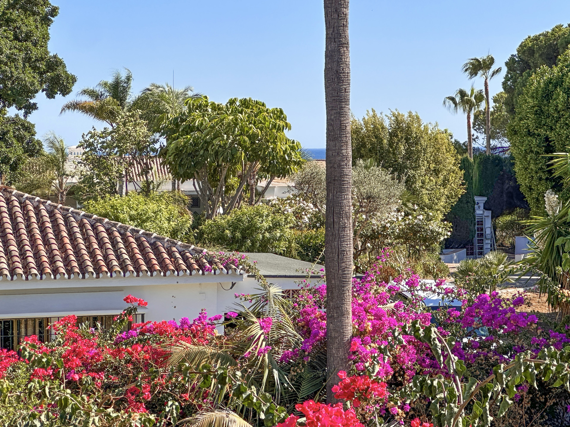 Casa de 5 Dormitorios en venta en El Paraíso, Estepona