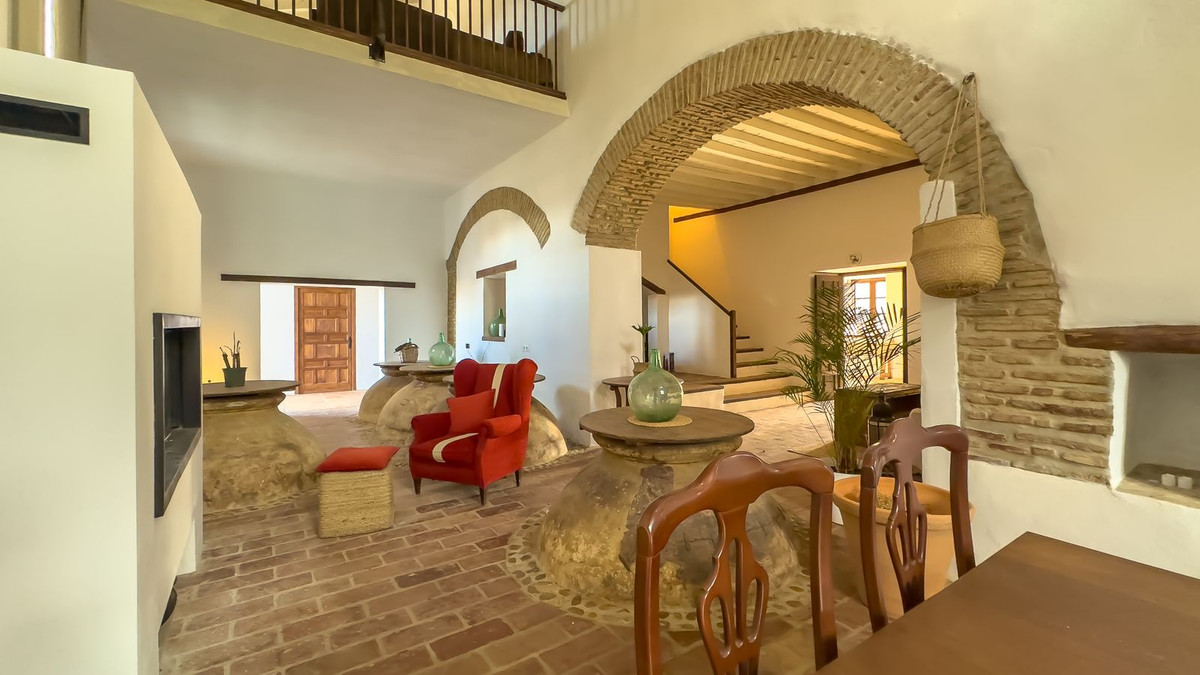 Finca de 8 Dormitorios y 8 Baños en venta en Málaga