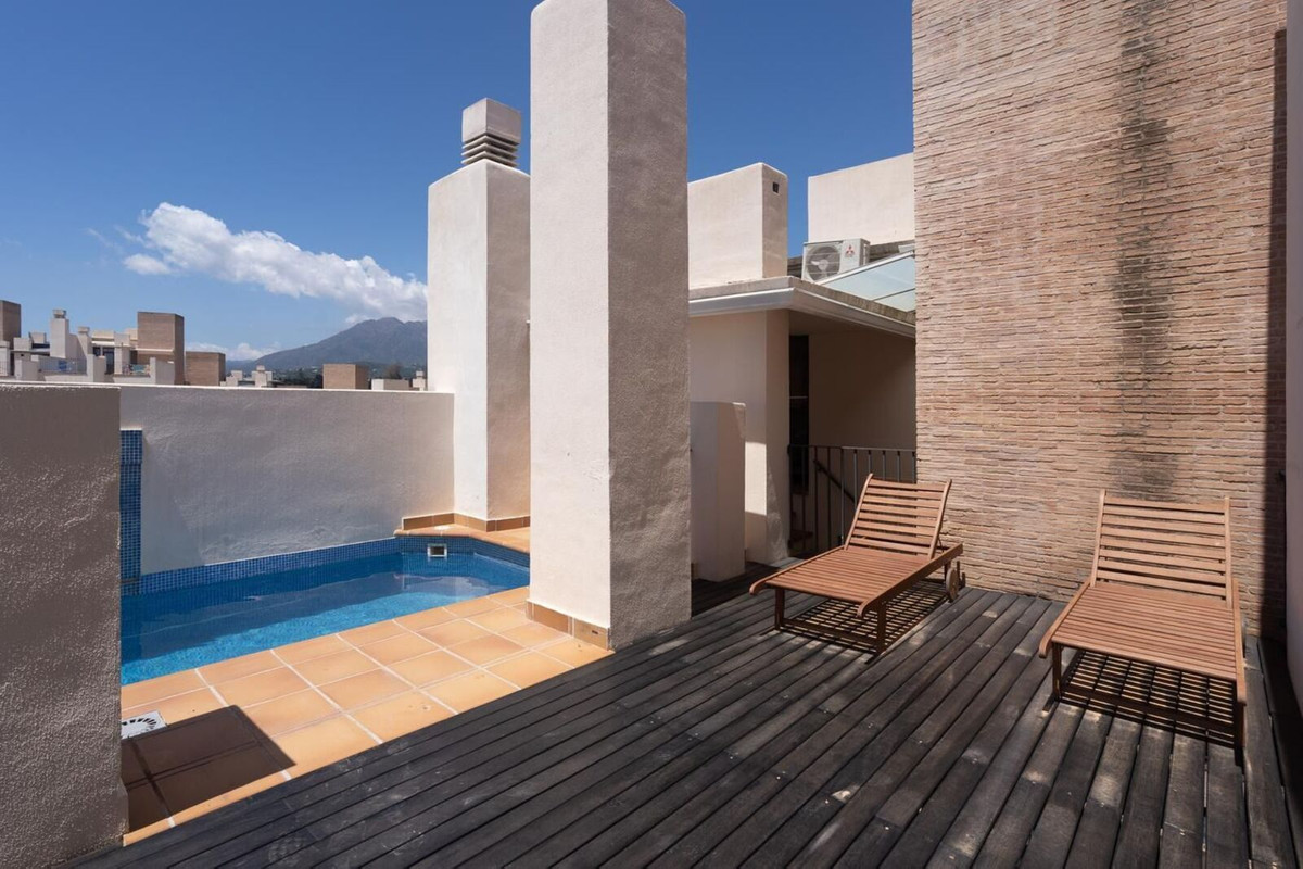 Ático de 2 Dormitorios y 2 Baños en venta en Estepona