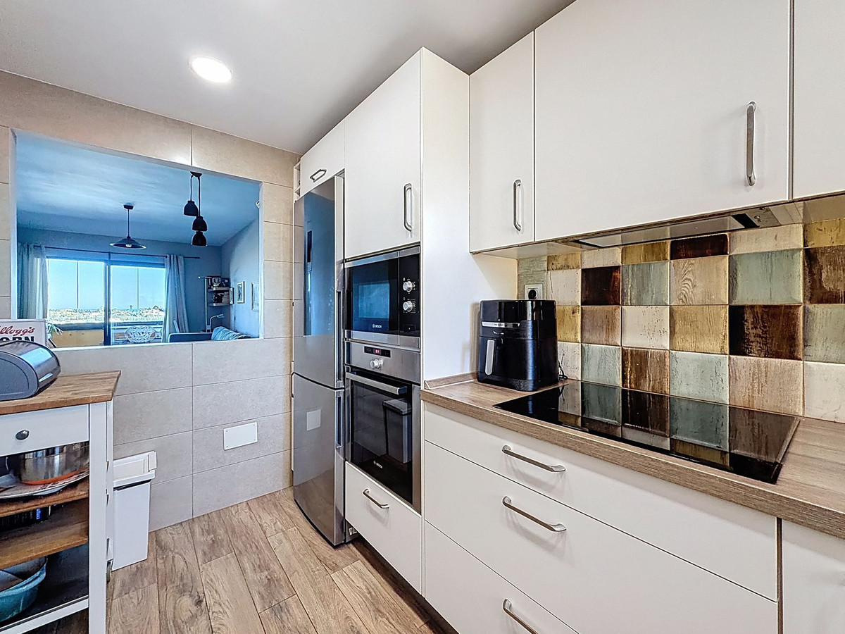 Piso de 2 Dormitorios y 2 Baños en venta en Nueva Milla de Oro, Estepona