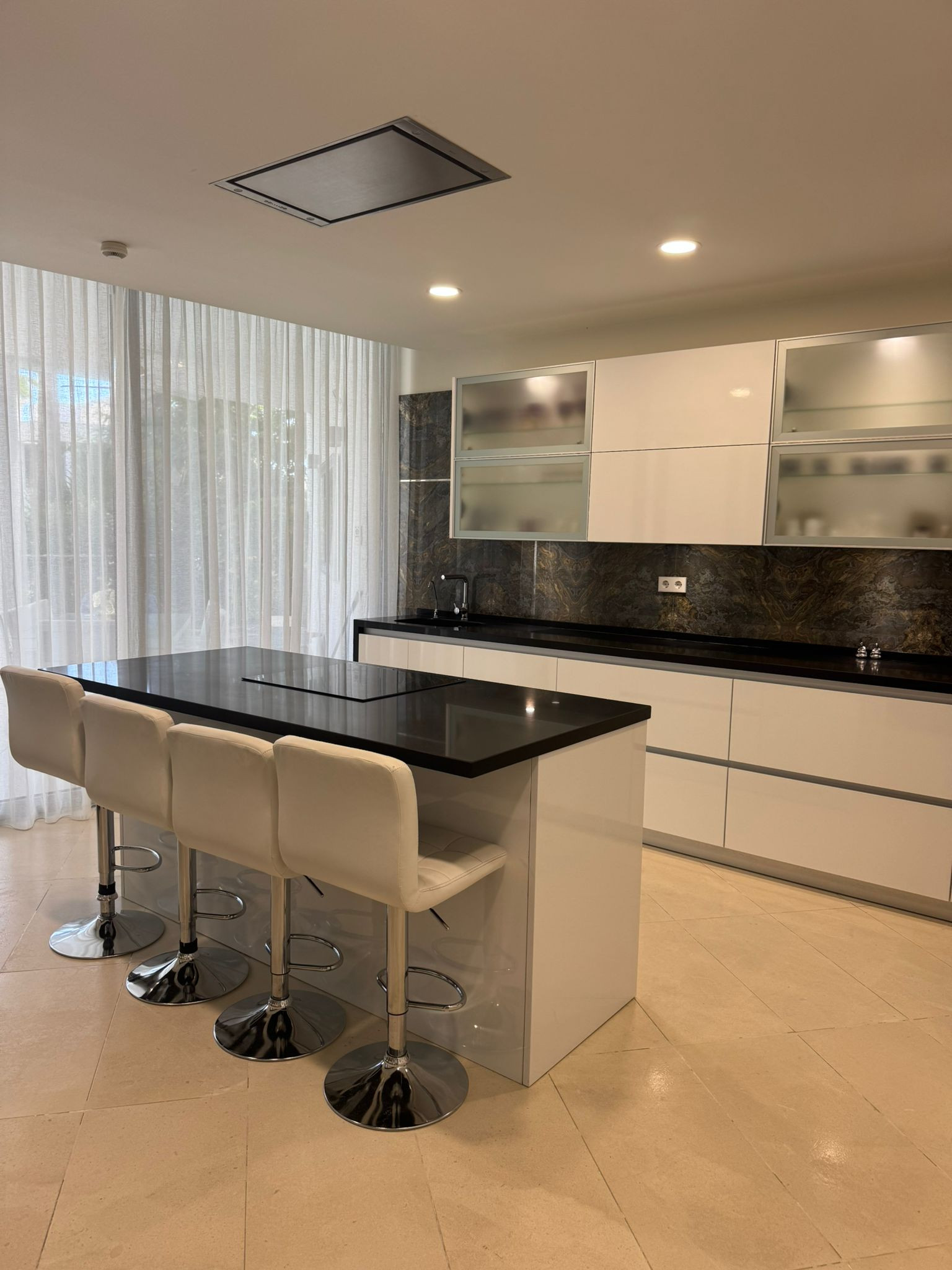 3 Slaapk., 2 Badk. - Rijwoning te koop in Sierra Blanca, Marbella