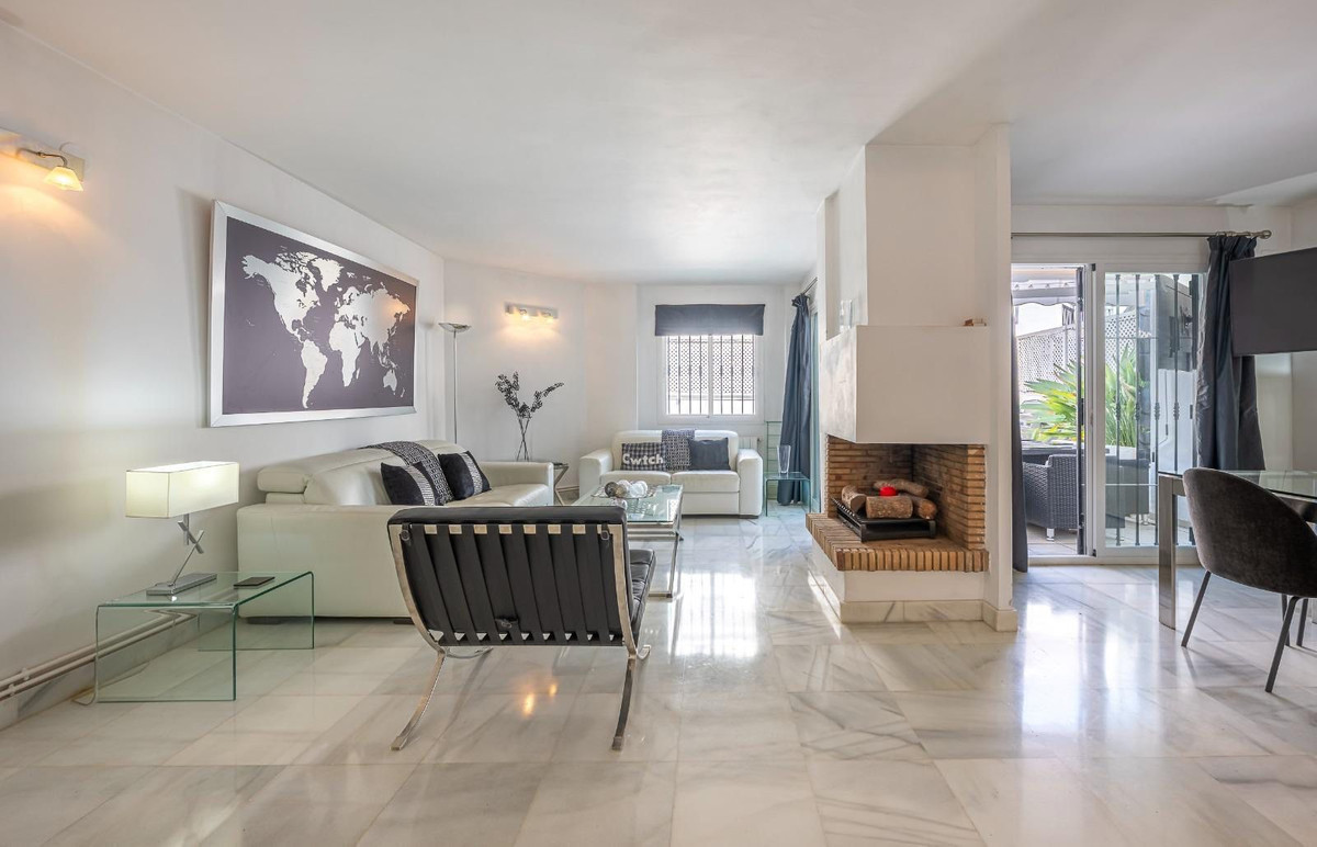 Casa Adosada de 4 Dormitorios en alquiler vacacional en Nueva Andalucía, Marbella