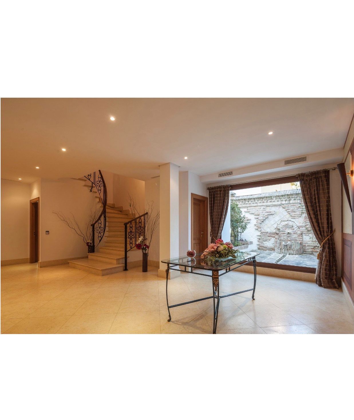 Casa de 5 Dormitorios y 6 Baños en venta en Milla de Oro, Marbella