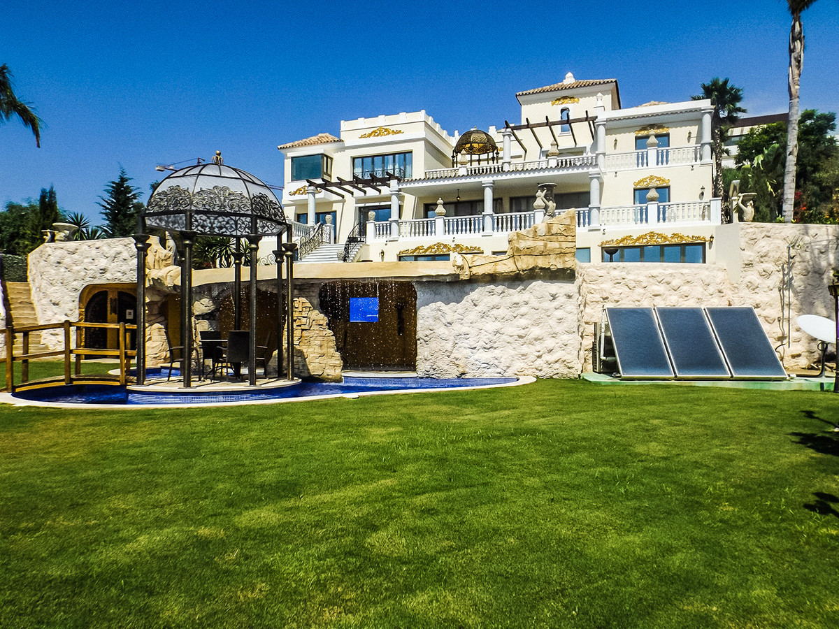 Casa de 7 Dormitorios y 8 Baños en venta en Los Flamingos, Benahavís