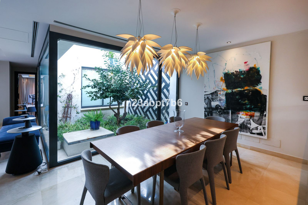 Casa de 4 Dormitorios y 4 Baños en venta en Puerto Banús