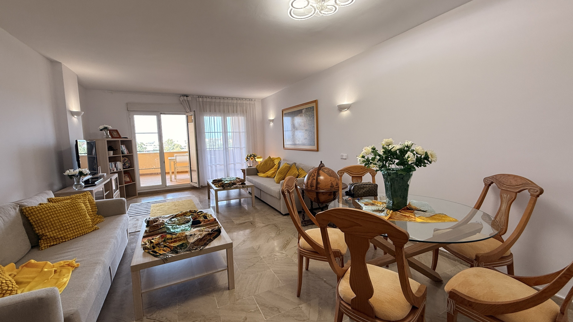 Piso de 2 Dormitorios y 2 Baños en alquiler en Nueva Andalucía, Marbella