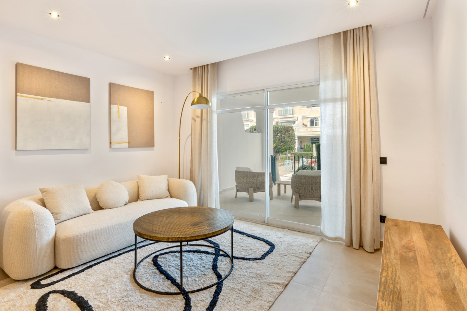 Piso de 3 Dormitorios y 2 Baños en venta en Nueva Andalucía, Marbella