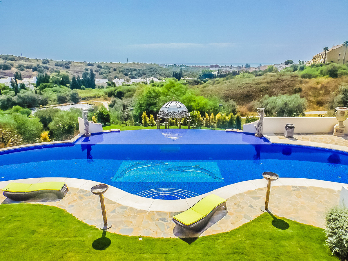 Casa de 7 Dormitorios y 8 Baños en venta en Los Flamingos, Benahavís