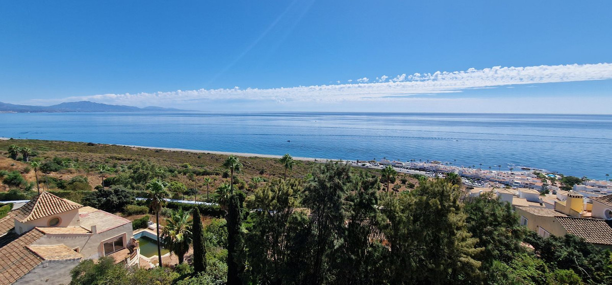 5 Bed, 6 Bath - Villa for Sale in Manilva