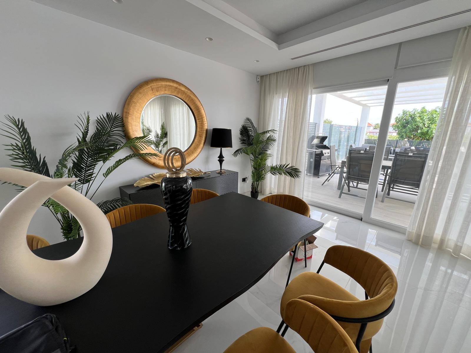 Casa de 5 Dormitorios en alquiler en Cancelada, Estepona
