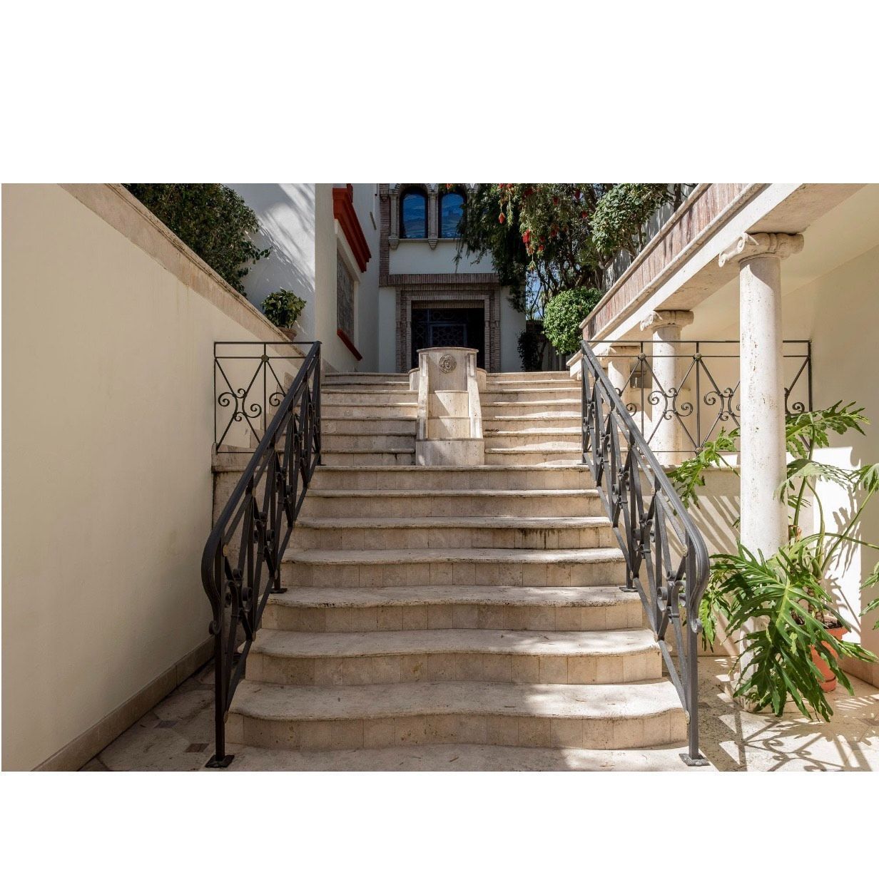 Casa de 5 Dormitorios y 6 Baños en venta en Milla de Oro, Marbella