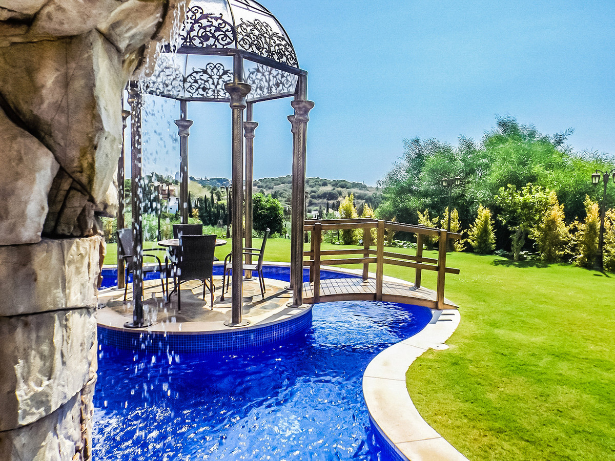 Casa de 7 Dormitorios y 8 Baños en venta en Los Flamingos, Benahavís