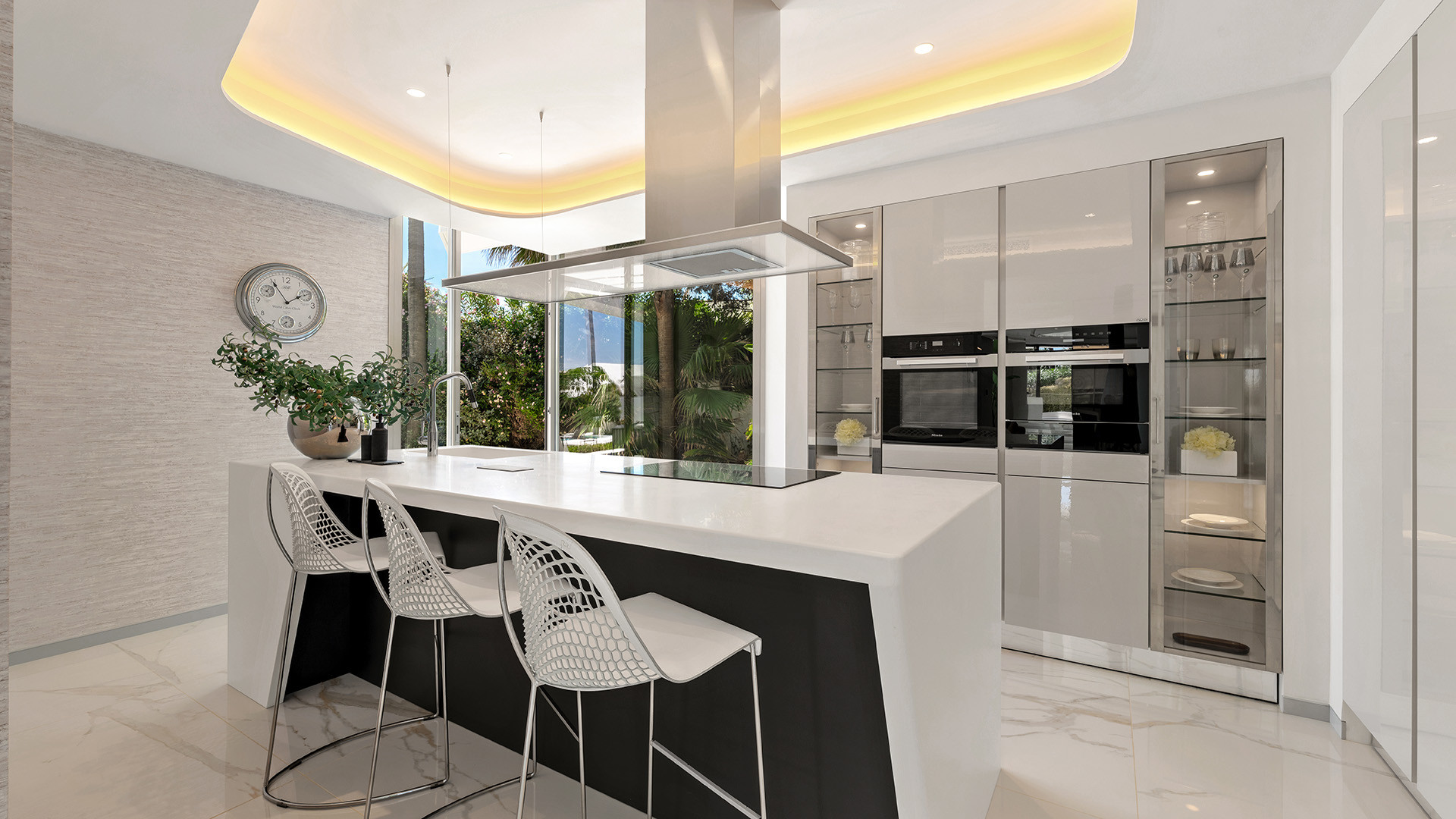 Casa de 6 Dormitorios en venta en Los Monteros, Marbella