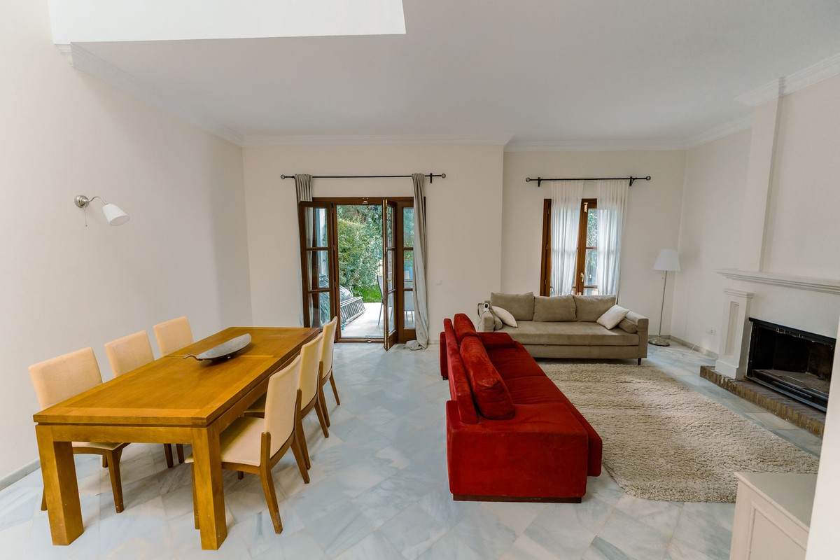 Casa Adosada de 4 Dormitorios en venta en Guadalmina Alta, San Pedro de Alcántara