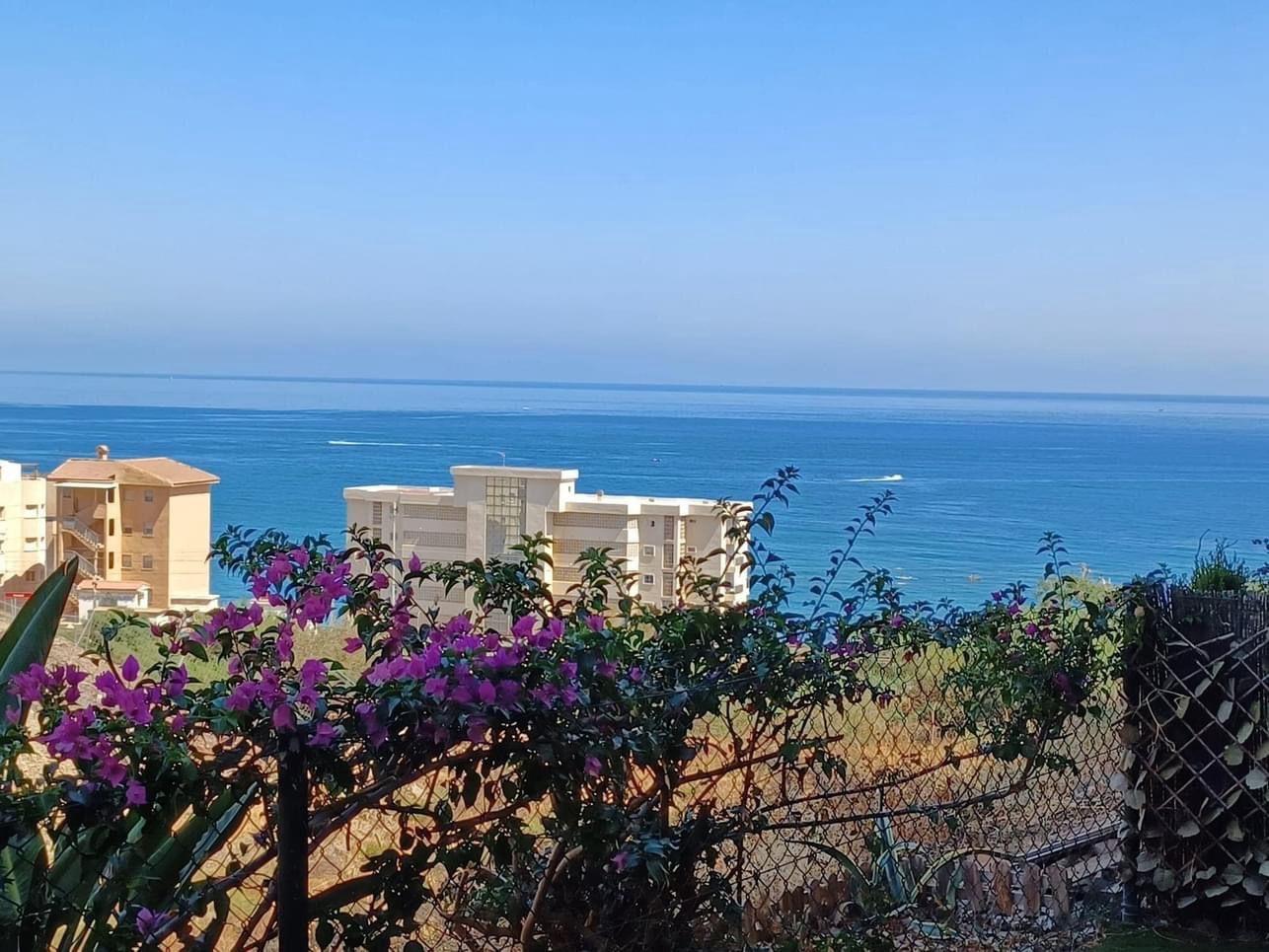 Piso de 2 Dormitorios y 2 Baños en venta en Carvajal, Fuengirola