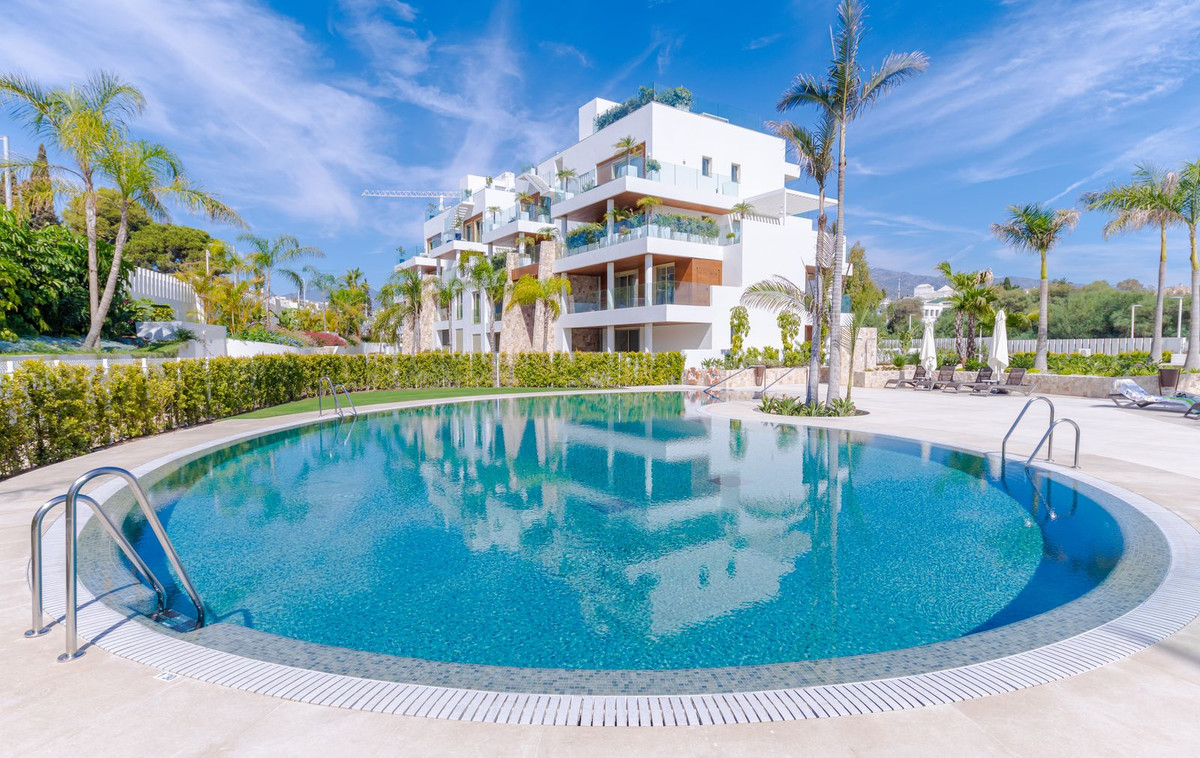 Piso de 2 Dormitorios en venta en Milla de Oro, Marbella