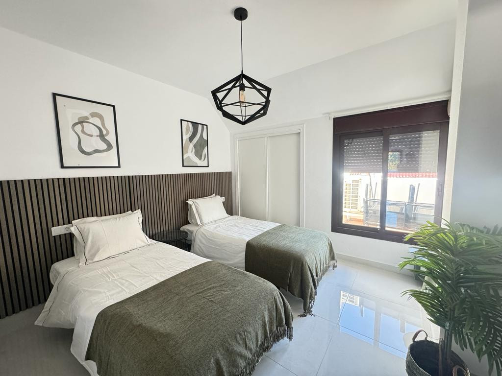 Ático de 2 Dormitorios y 2 Baños en alquiler vacacional en Nueva Andalucía, Marbella