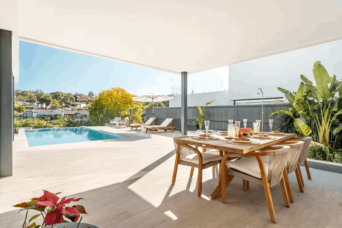 Casa de 4 Dormitorios en venta en El Paraíso, Estepona