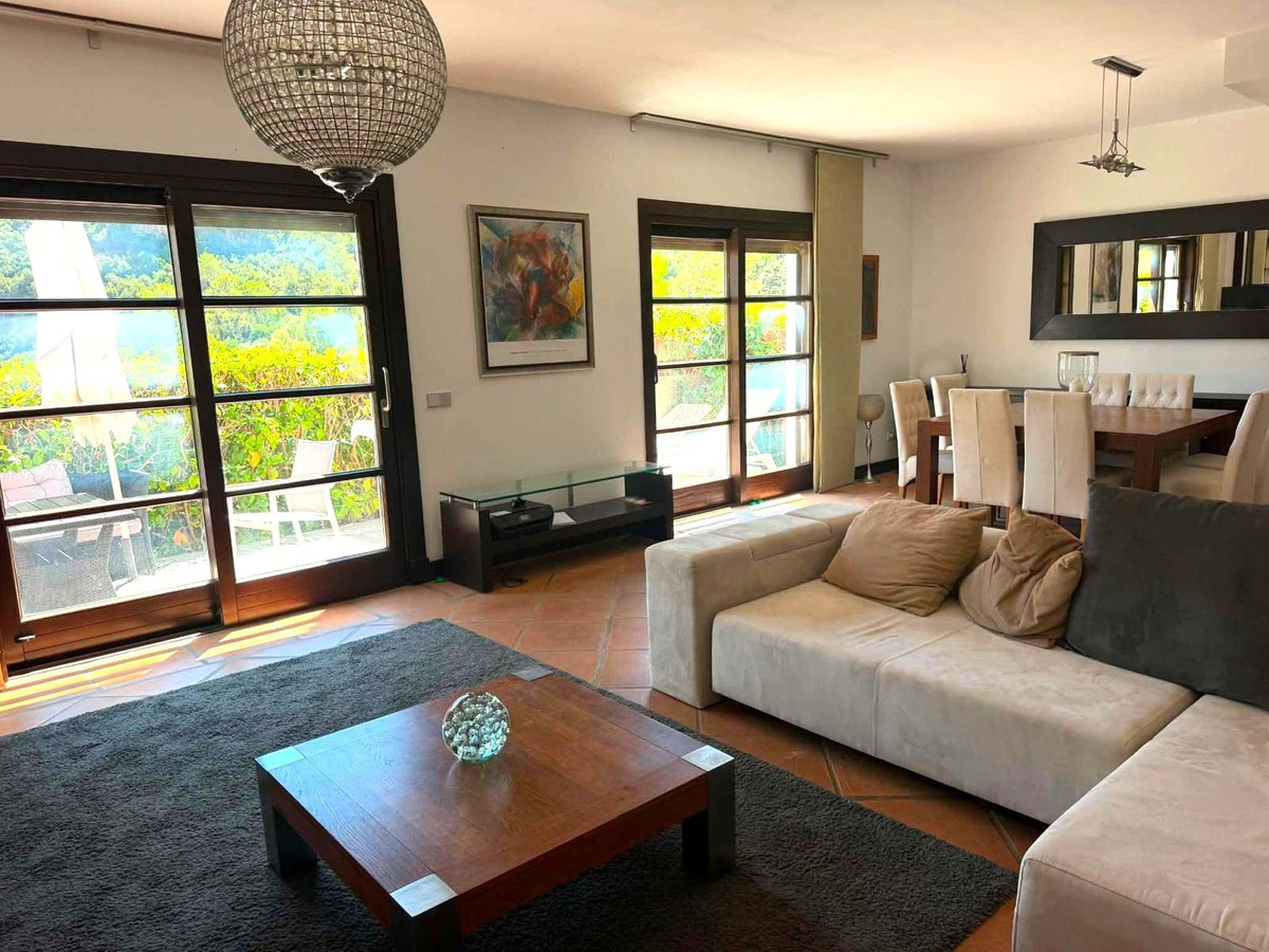Casa Adosada de 3 Dormitorios y 3 Baños en venta en Benahavís