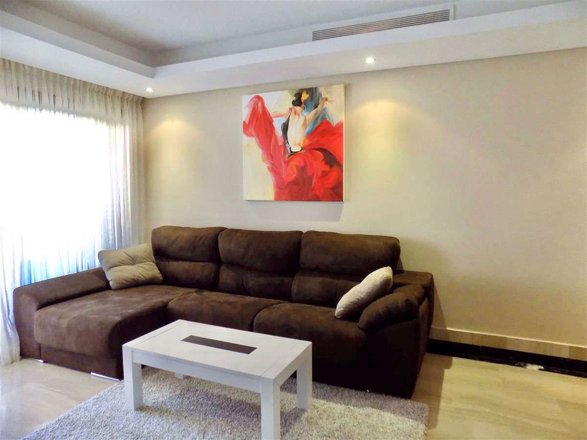 Ático de 3 Dormitorios en venta en Estepona