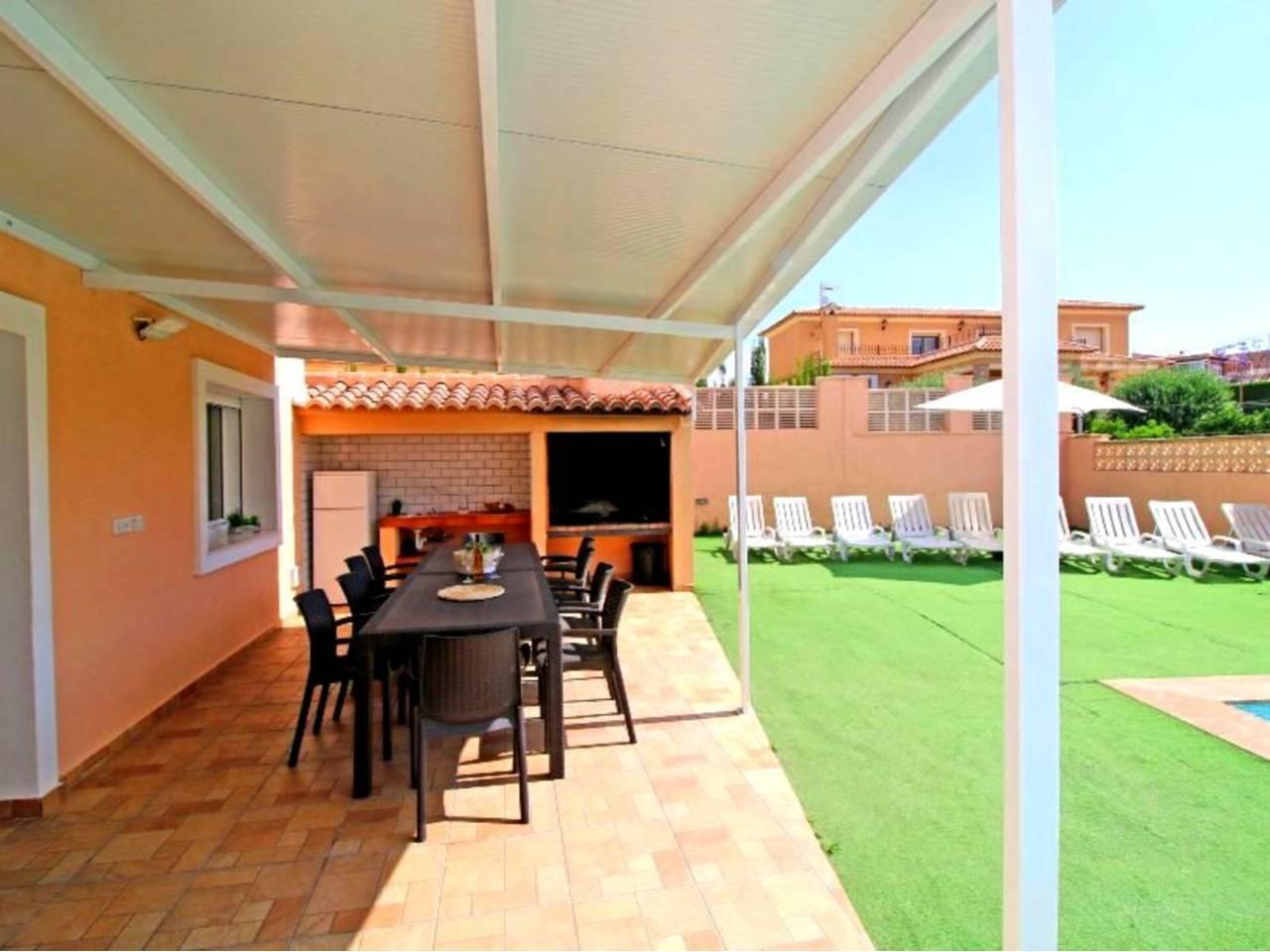 Casa Adosada de 8 Dormitorios en venta en Calp