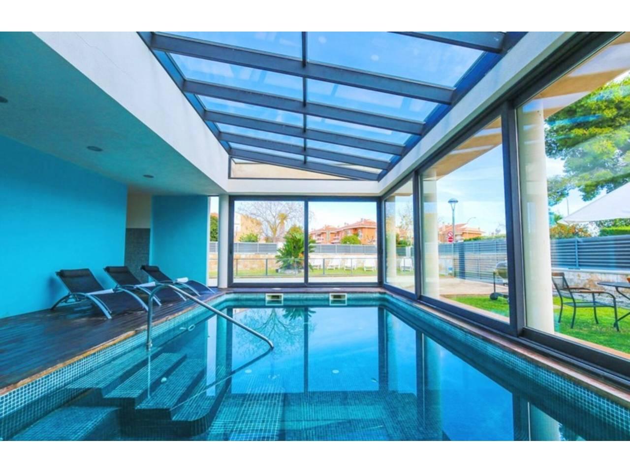 Casa Adosada de 5 Dormitorios y 4 Baños en venta en Cambrils