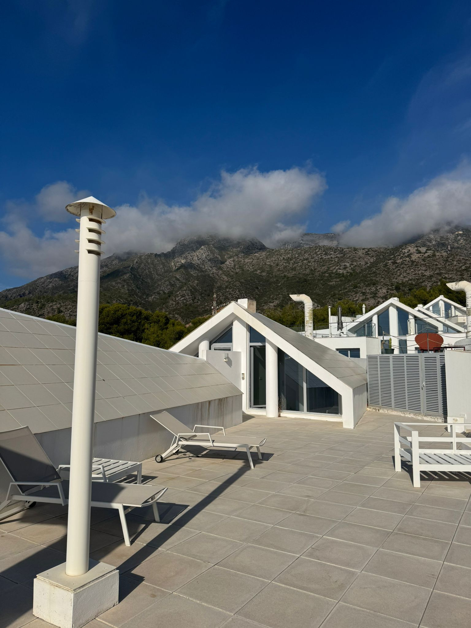 3 Slaapk., 2 Badk. - Rijwoning te koop in Sierra Blanca, Marbella
