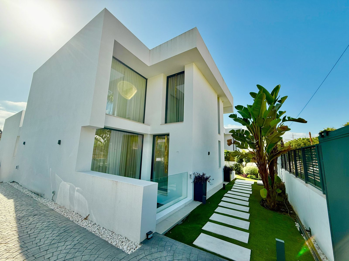 Casa de 4 Dormitorios en venta en Estepona