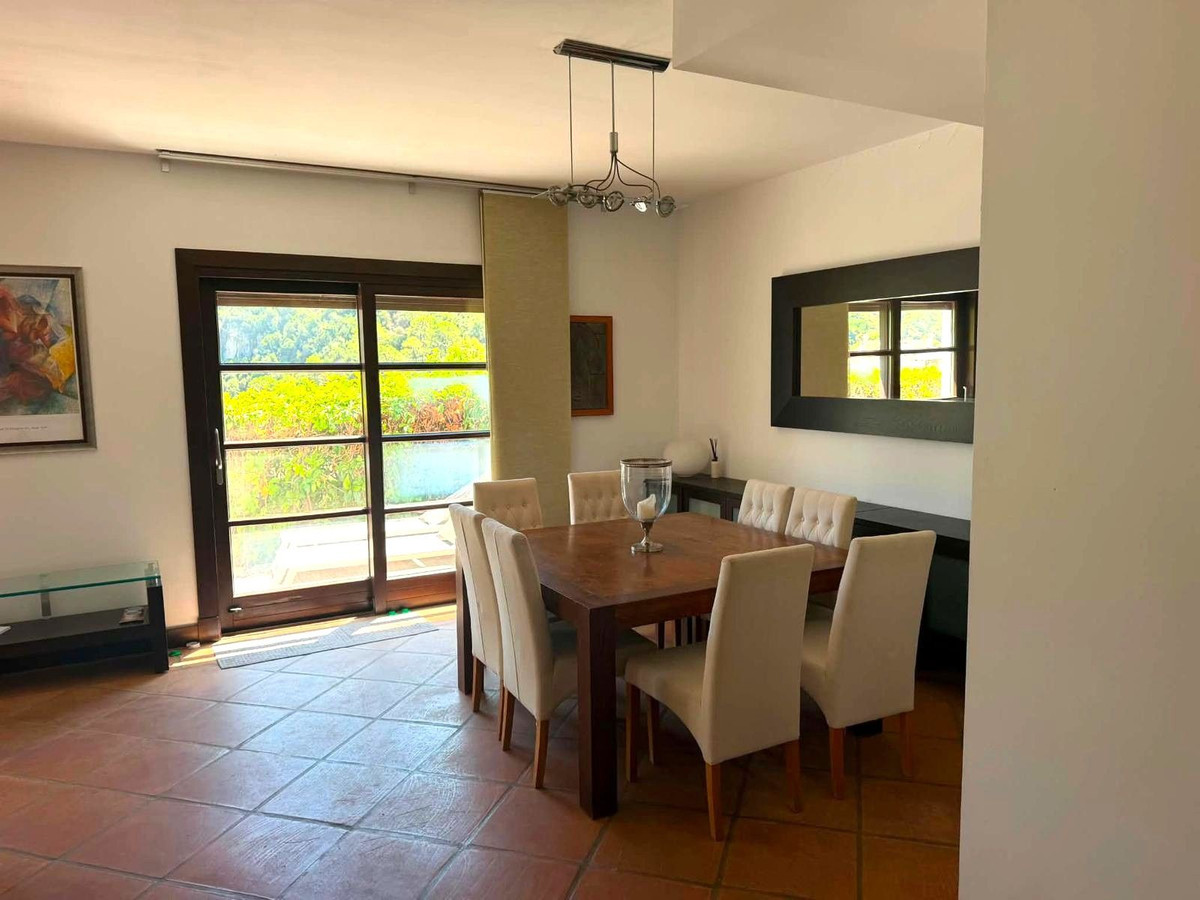 Casa Adosada de 3 Dormitorios y 3 Baños en venta en Benahavís