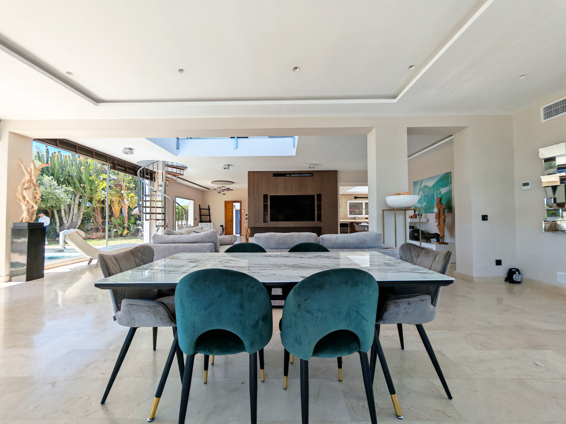Casa de 3 Dormitorios y 4 Baños en venta en El Rosario, Marbella
